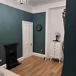 2 Bedroom Main Door Flat In The City Centre