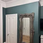 2 Bedroom Main Door Flat In The City Centre