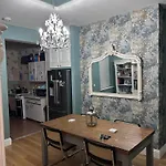 2 Bedroom Main Door Flat In The City Centre